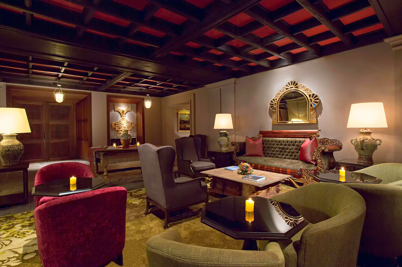 cuzlc-lobby-8086-hor-clsc.webp